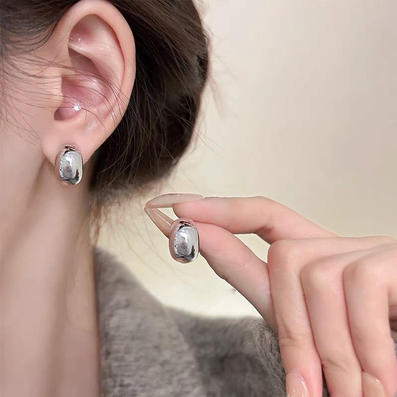 French Small Fragrant Style Pearl Stud Earrings Women's Light Luxury High-end Sense Retro Temperament Earrings Ear Jewelry