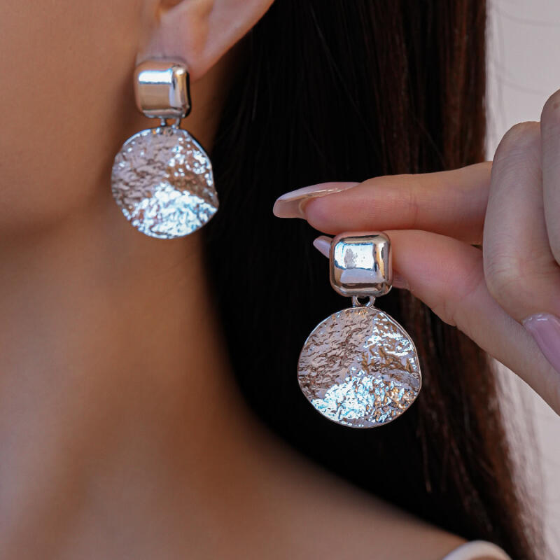 Geometrische Runde Hämmertextur Hängeohrringe für Damen Bohemian Glänzende Quadratische Steckerohrringe Feiertags Schmuck Zubehör