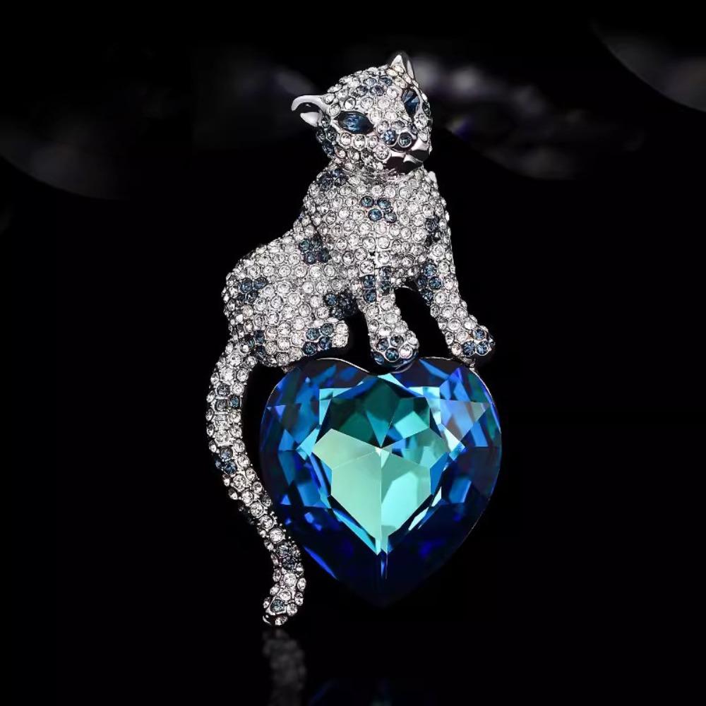 

Ocean Heart Leopard Brooch Necklace Elegant Floral Pendant with Diamond Accents Luxury Fashion Jewelry