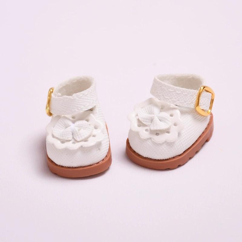 הבגדים באורך 17 ס"מ בלבד. הם שמלת לאבובו, חצאית וסט קיץ מגניבה בצבע דובדבן, שמלת תינוקת חמודה, ומתנת חג