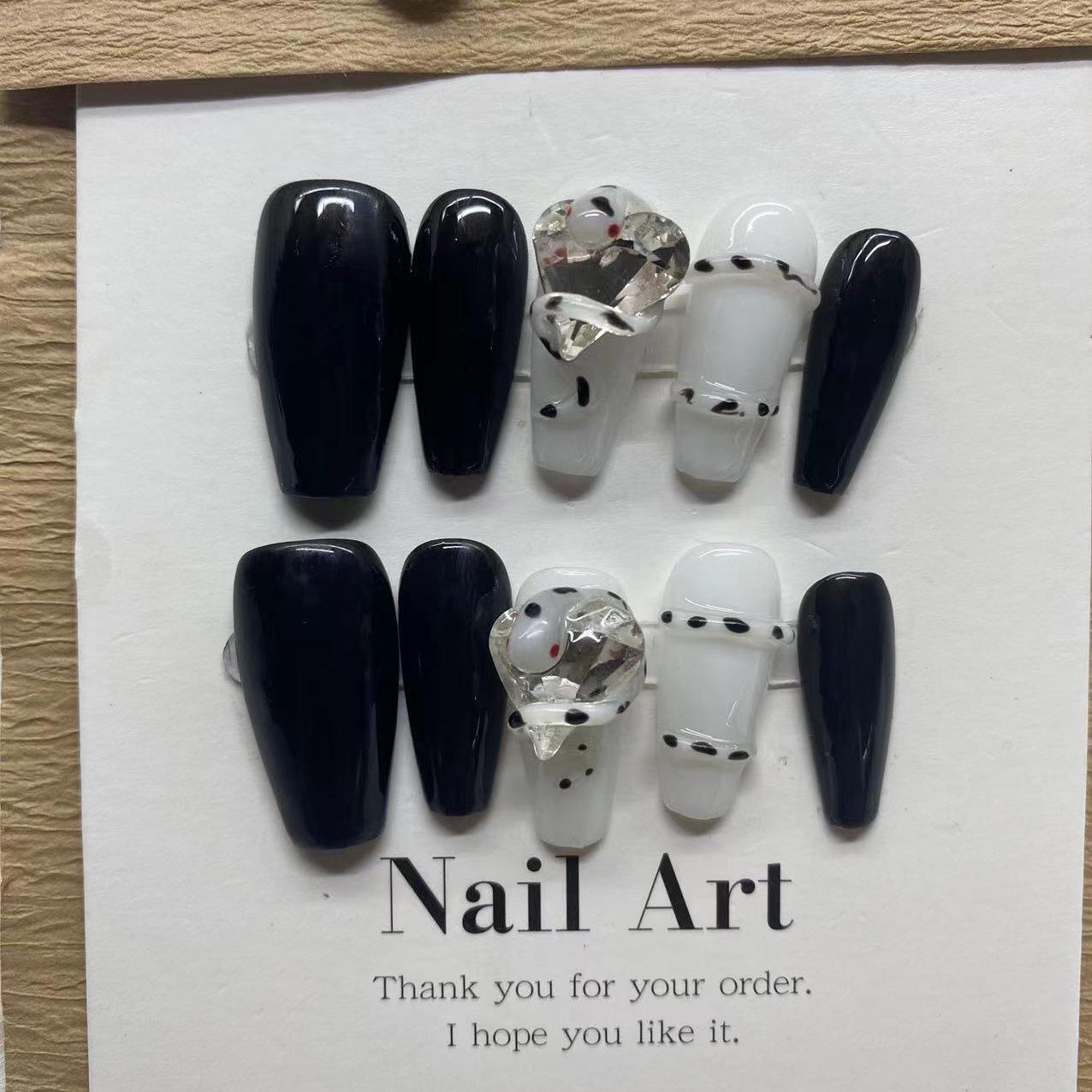 

Handmade Autumn Snake Coil Heart Press-On Nails – Reusable & Removable Medium