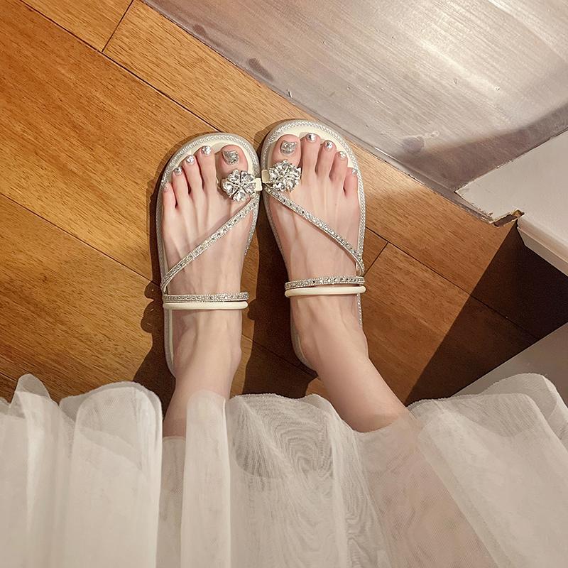 Strass Zehensandalen für Damen im Sommer, Neuer Französischer Exquisiter Feenstil mit Rock Weichsohlige Flachsohlige Coole Hausschuhe