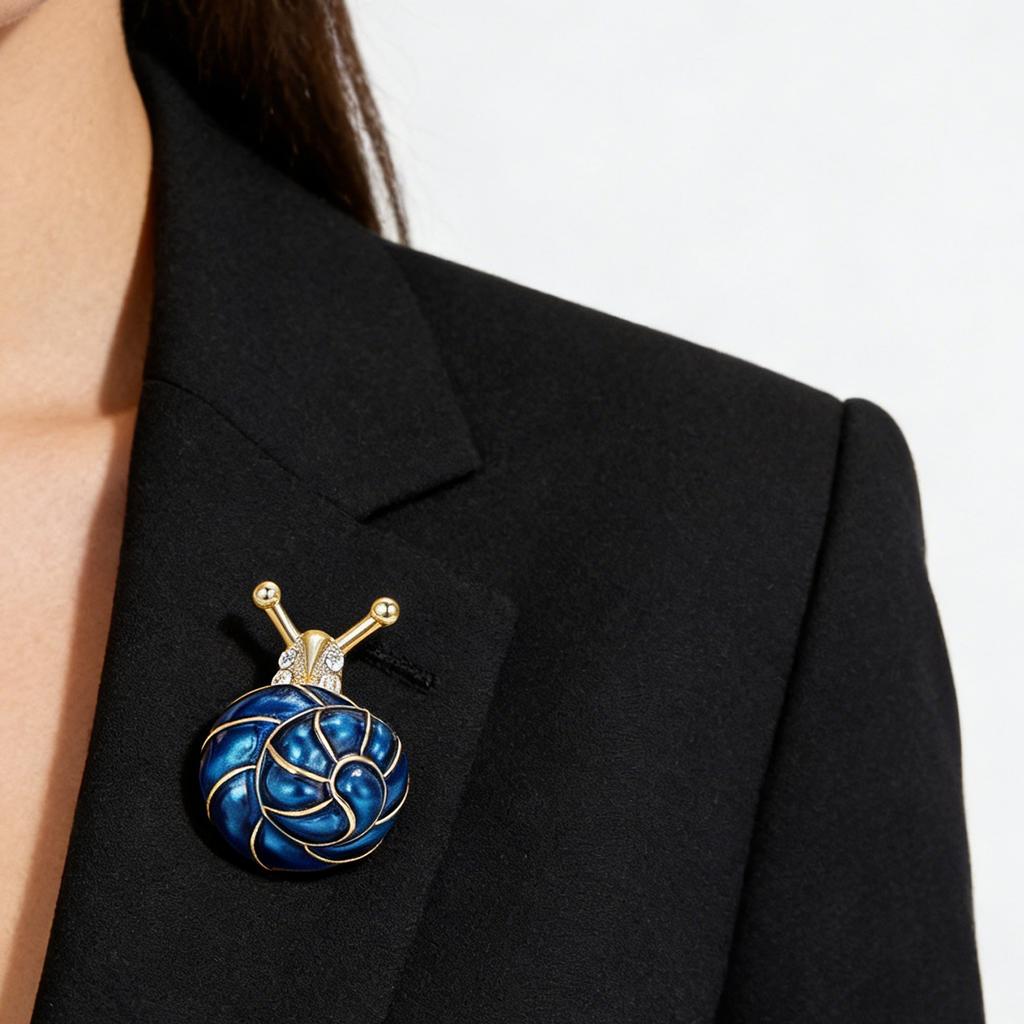 Accessoire de Mode Polyvalent Broche Escargot Art Émaillé Idéal Pour Tenues Décontractées Événements Formels Et Port Quotidien