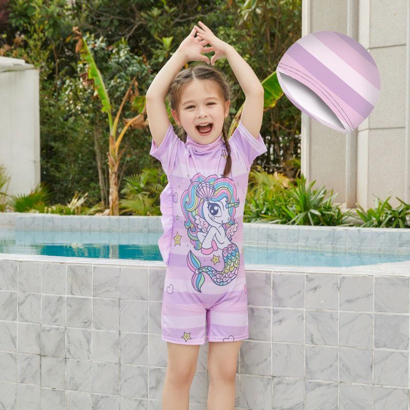 Dívčí kreslené jednodílné plavky s krátkým rukávem a rychleschnoucí úpravou, s ochranou proti slunci, Jihovýchodní Asie.