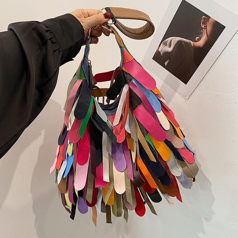 Niche design large-capacity underarm shoulder bag female personality Indian style fringed commuter messenger bag