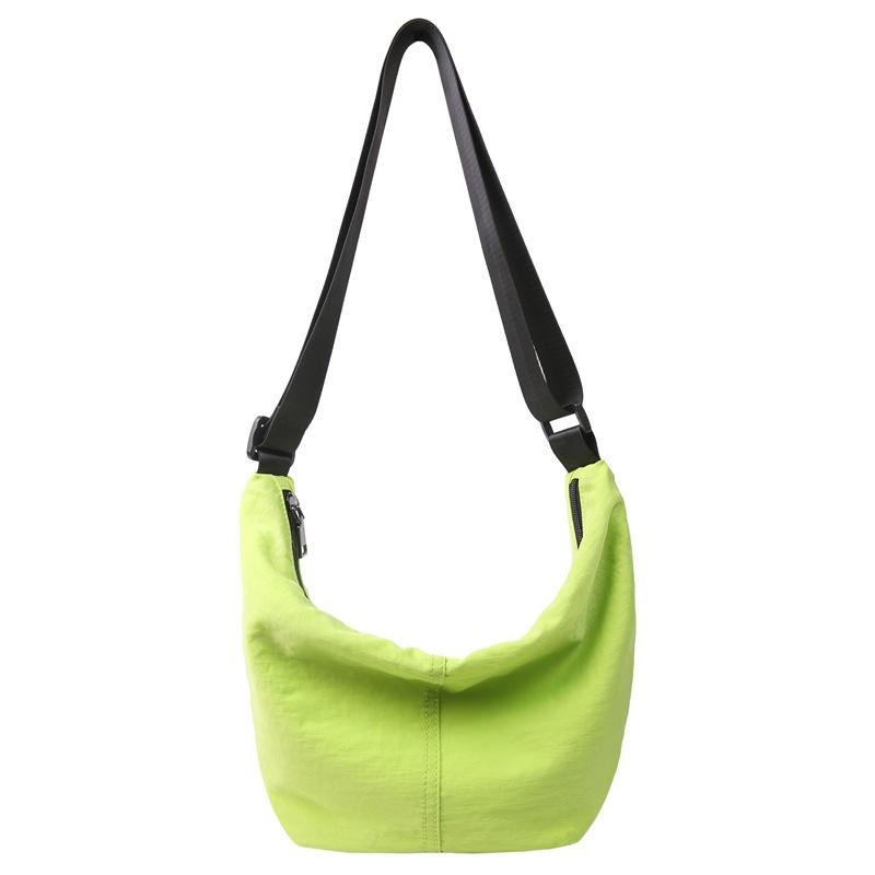 This Is A Simple and Sporty Large-capacity Casual Single-shoulder Bag for Both Men and Women