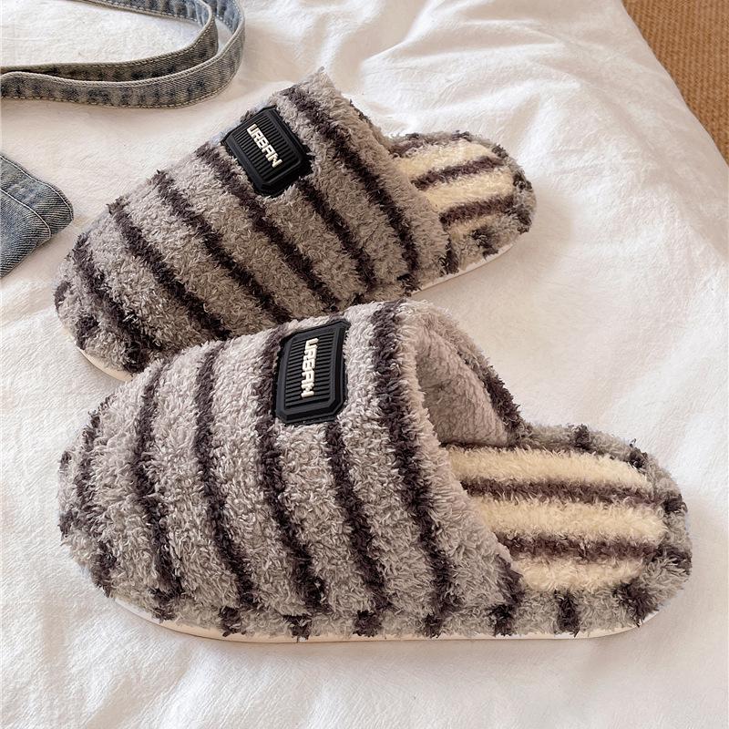 

Уютные зимние хлопковые тапочки с нескользящей подошвой: Унисекс полосатые пушистые слипоны для пар 42-43 (Runs Small) серый