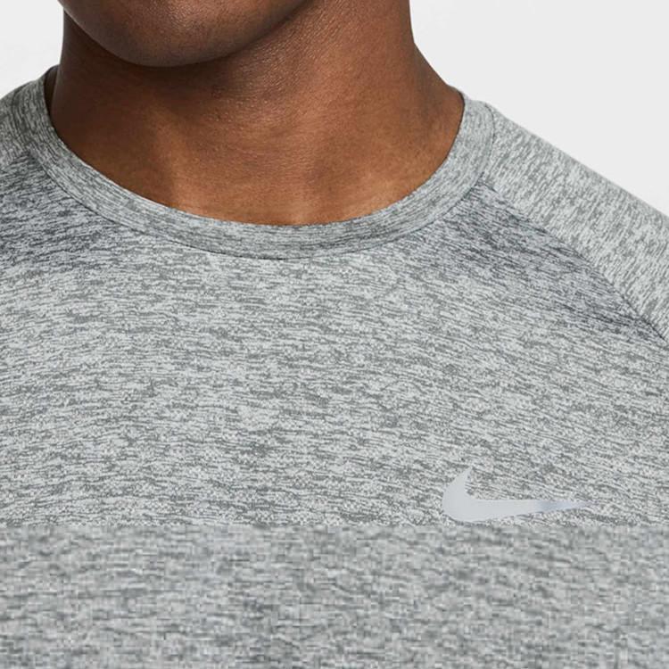 

Новая мужская футболка с коротким рукавом Nike Stride Dri FIT Adv для бега HV5203-084 M