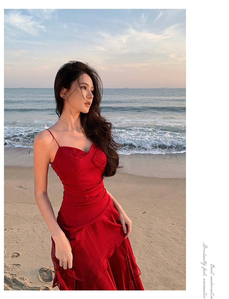 Nádherné červené plážové šaty: Francouzský volán, zdůrazňující pas, špagetová ramínka, dlouhá plážová sukně pro ženy.