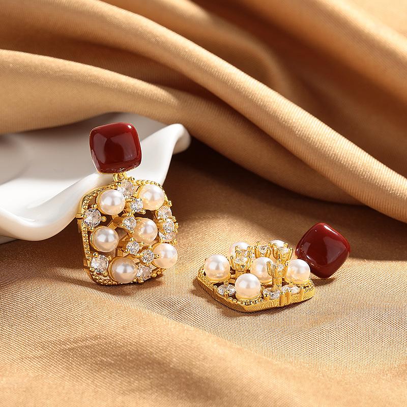 Korean High-end Glitter Diamond Pearl Earrings, Women's Retro Temperament, Encore Red Drip Oil Stud Earrings, Versatile Earrings