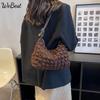 Kadın Minimalist Mizaç omuzdan askili çanta Nazik Pileli Koltukaltı Çanta Kadın Bahar Ve Yaz Yeni Crossbody Çanta Küçük Kare Çanta