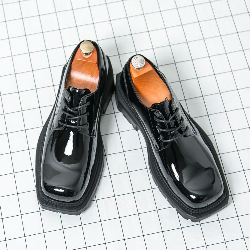 Scarpe di lusso in pelle di alta gamma, senso di alta gamma nel Regno Unito, casual rialzate con suola spessa lucida