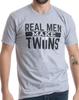 Les Vrais Hommes Font des Jumeaux | T-shirt Unisexe Drôle pour Nouveau Papa, Fête des Pères, Humour de Papa