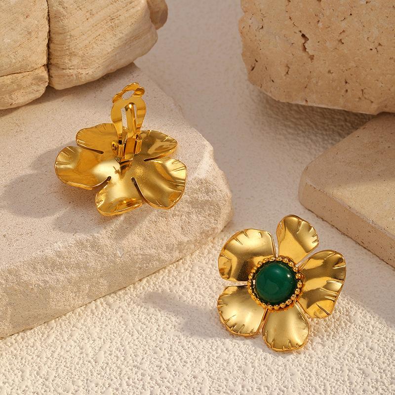 French mid-range light luxury high-end metallic style fashionable earrings, vintage irregular floral texture ear clips