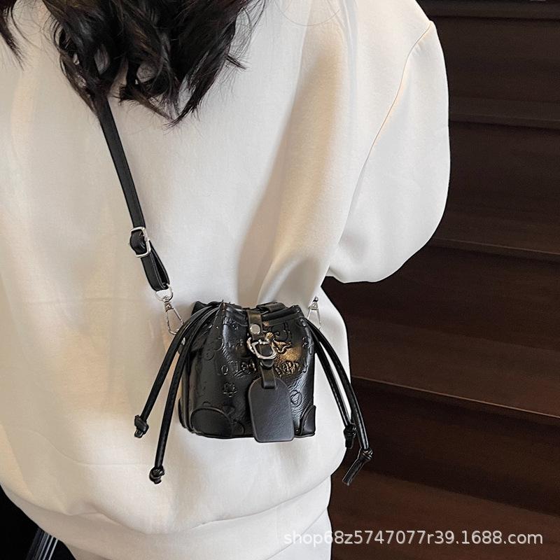Retro Versatile Niche Design New Trendy Bucket Bag Women's Popular Drawstring Light Luxury Shopping High-end Crossbody Bag