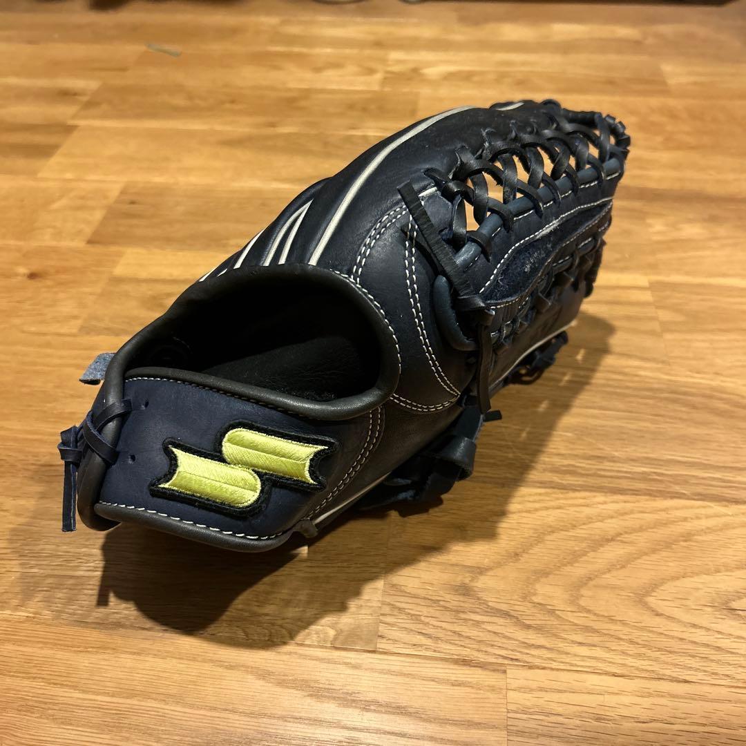 Used baseball glove ssk
