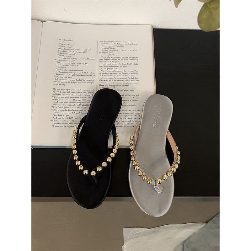 Fashion beaded 2025 summer new flat-bottomed flip-flops women's outer wear pinch slippers soft-soled non-slip beach shoes tide