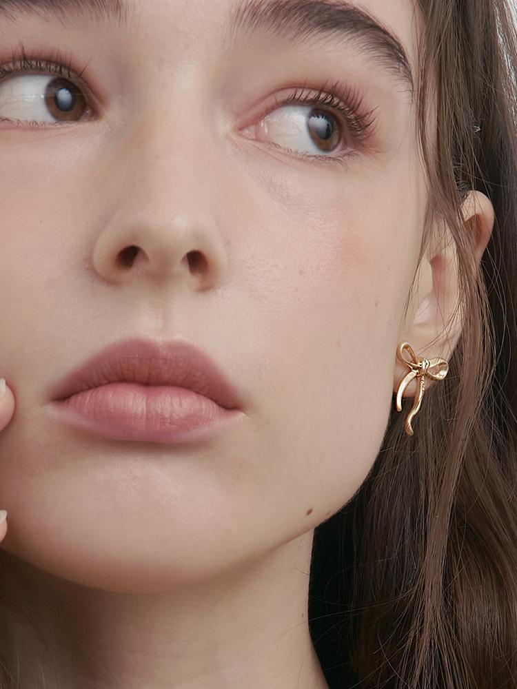 Sosoo Matte Ribbon Wave Earrings