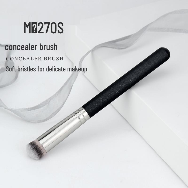 

M270 Slanted Seamless Concealer & Contour Brush with Soft Fiber Hair
