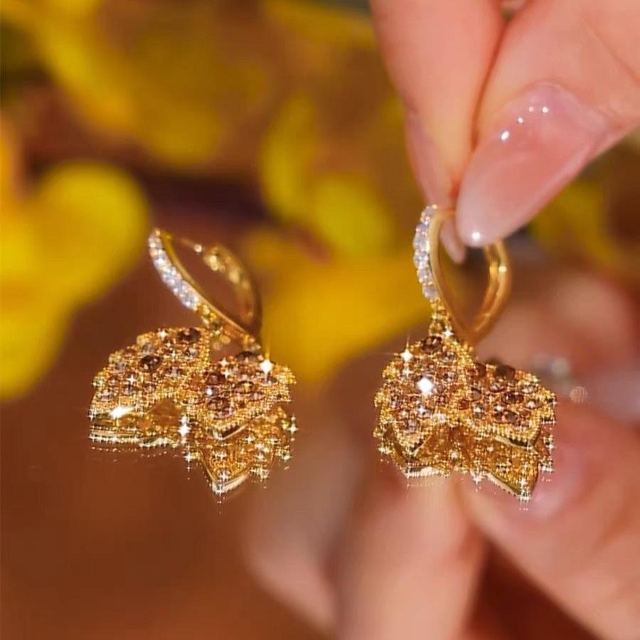 Niche design retro super flash full diamond leaf earrings ear buckles women, fashionable versatile earrings temperament earrings