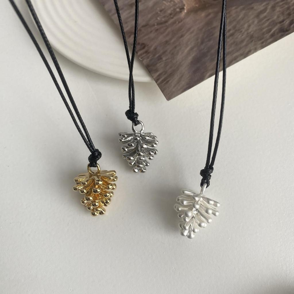 Adjustable Korean Pine Cone Pendant Necklace - High-End Niche Design for Women