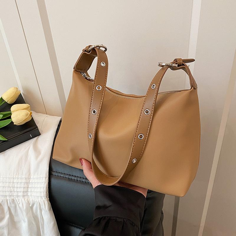 Retro bag women's large capacity 2025 new summer casual shoulder messenger bag Korean version texture commuter tote bag