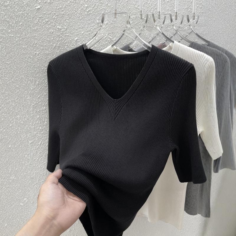 Summer New V-neck Slim-fit Knitted Bottoming Shirt Women's Front Shoulder Gray Five-quarter Sleeve Top Thin