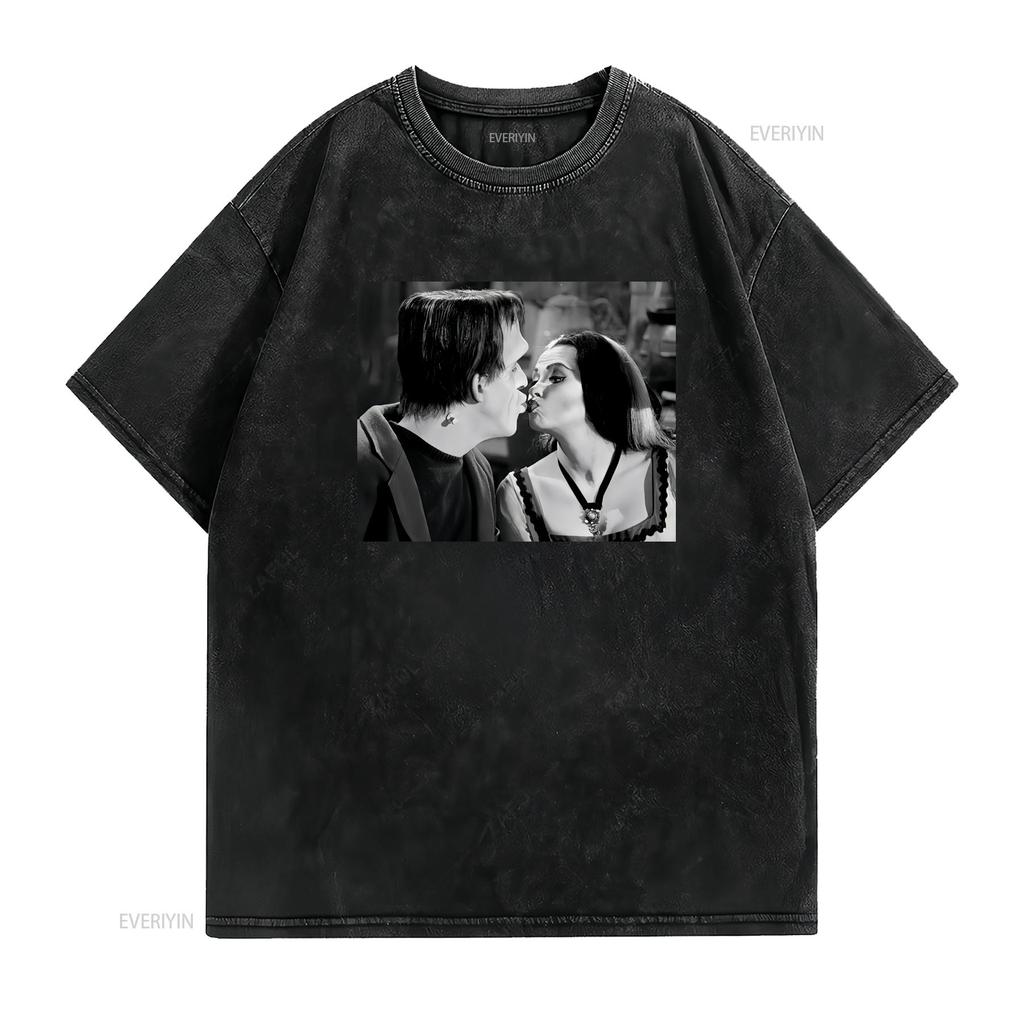 Lily and Herman Munster Kiss Classic Horror Frankenstein T Shirt 414 Vintage Washed Stretched Designer Clothes Homme Unisex