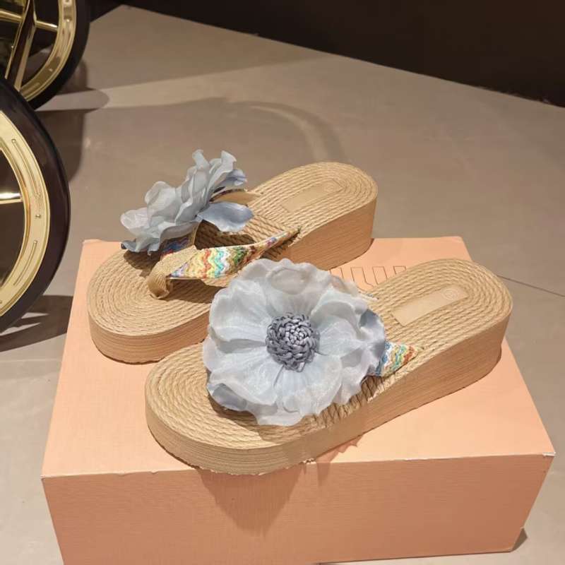 New Flip-flops Summer Korean Version of Fairy Style Fashion Thick-soled Non-slip Beach Shoes Seaside Vacation Slippers