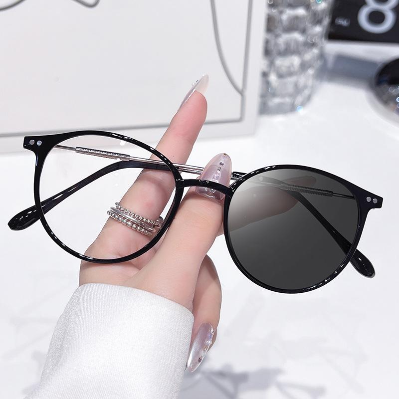 New Fashion Unisex Sunglasses UV400 Protection Luxury Round Frame Outdoor Sunshade Glasses Trendy Eyewear