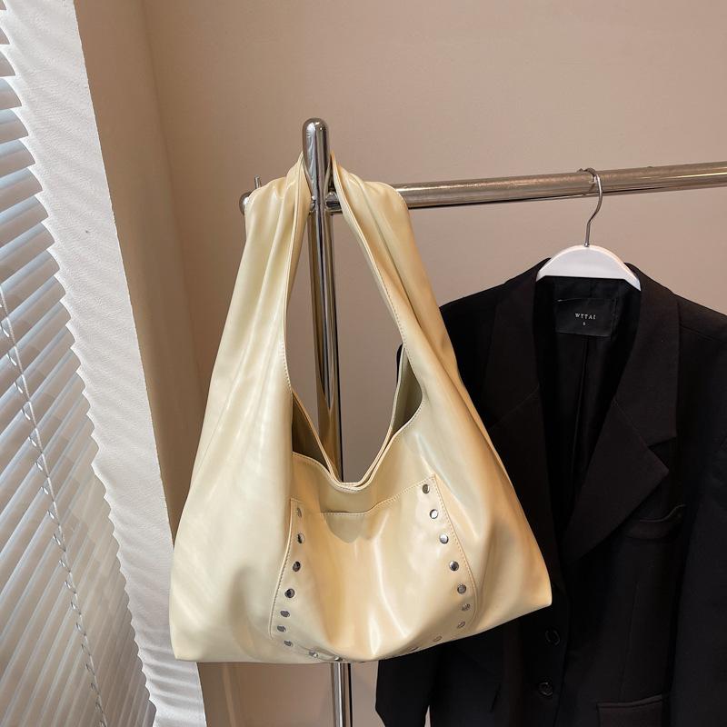 

Повседневная женская сумка-багет большой вместимости, новая коллекция 2025, простая и универсальная сумка-тоут, мягкая сумка через плечо