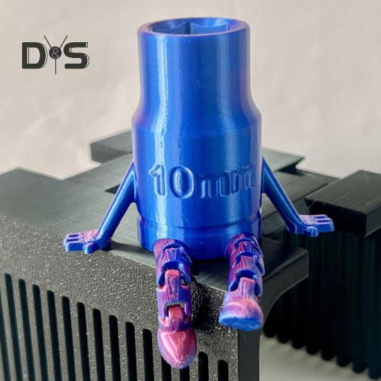 Socket Buddy, 3D-gedruckte Steckdosenfigur mit beweglichen Beinen, Schreibtischdekor, Stifthalter, Geschenk für Mechaniker und Heimwerker