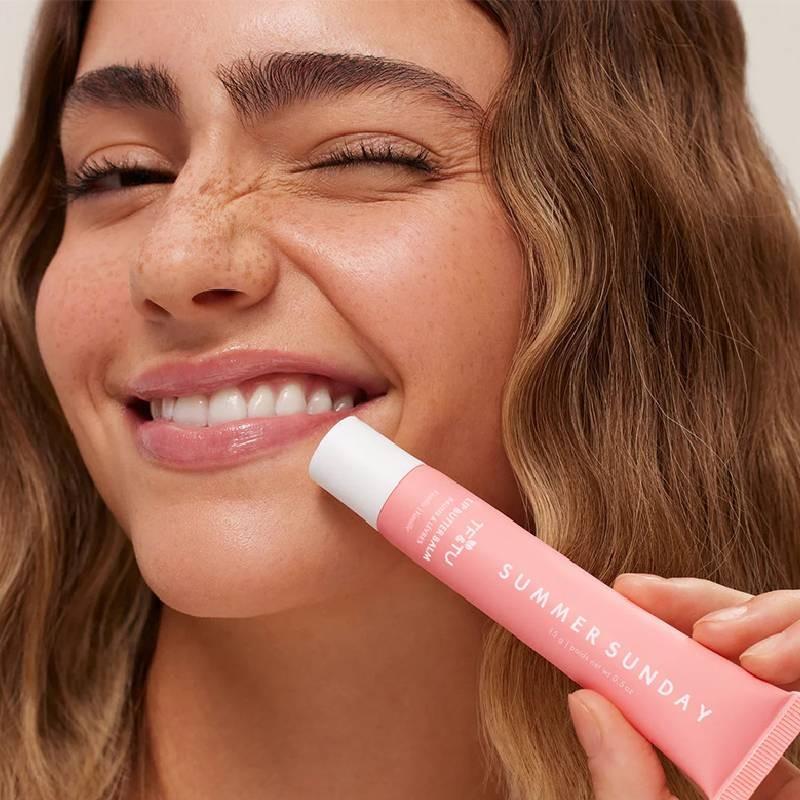 Bálsamo Labial Manteiga de Verão Luxuoso Summer Fridays Em Todas as Cores Para Lábios Macios e Hidratados
