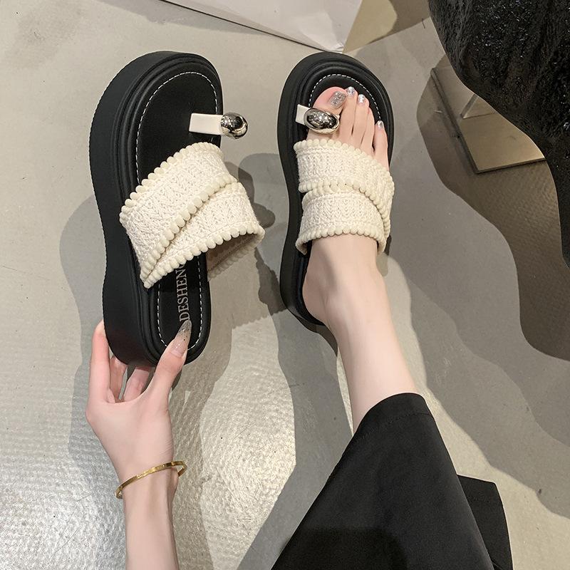 High-end woven open-toed slippers, women's summer going out for leisure and looking thin, foreign and light temperament, beach cool slippers
