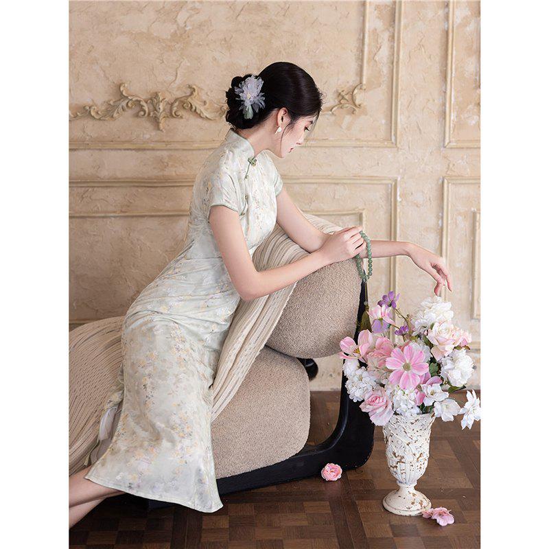 Jacquard Patterned Slim Qipao: Elegant Chinese-Style Long Dress for Formal and Daily Wear.