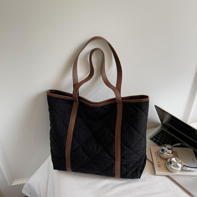

New Large Capacity Diamd Quilted Shoulder Bag for Women Casual Office Commute Handle Bag Versatile Texture Bags for Travel чёрный