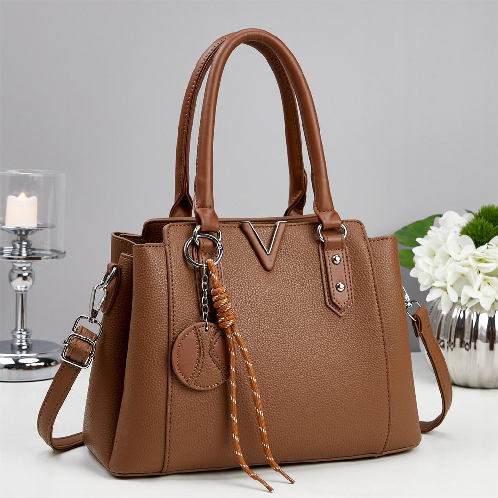 Stylish Ladies Handbag Made Of Pu With Zipper Closure For Office Use