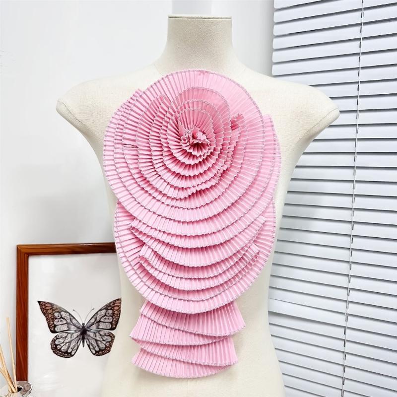 Fashionable Pleated Big Flower Lapel Pin Exaggerated Folded Flower Brooch for Dress and Shirt Women Breastpin Ornament