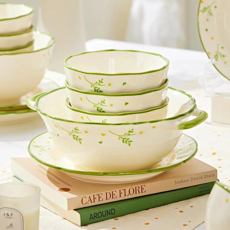 31-Piece Daisy Underglaze Ceramic Dinnerware Set