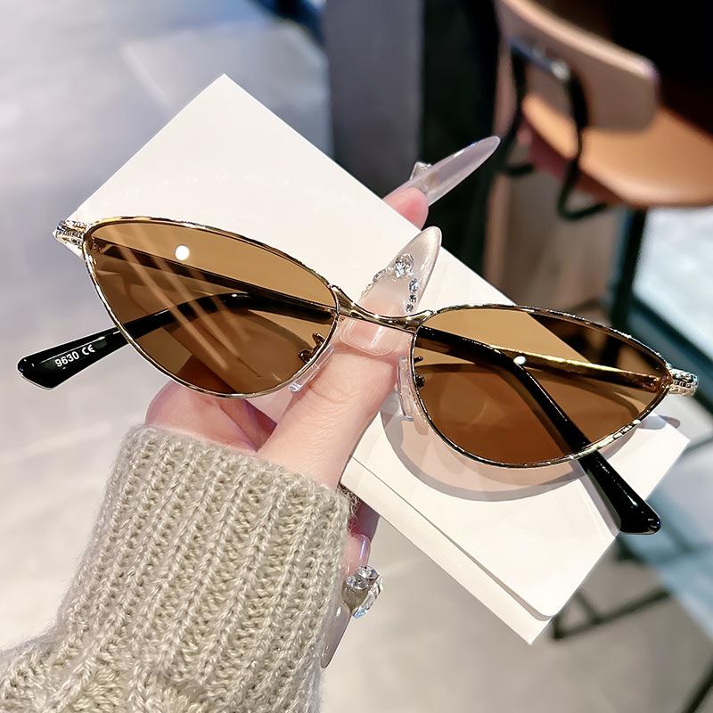 Attractive Glasses Women's Y2k Vintage Cat Eye Sunglasses For Men 2026 New Luxury Brand Designer Sun Glasses Popular Sexy Lady Metal Trending Shades