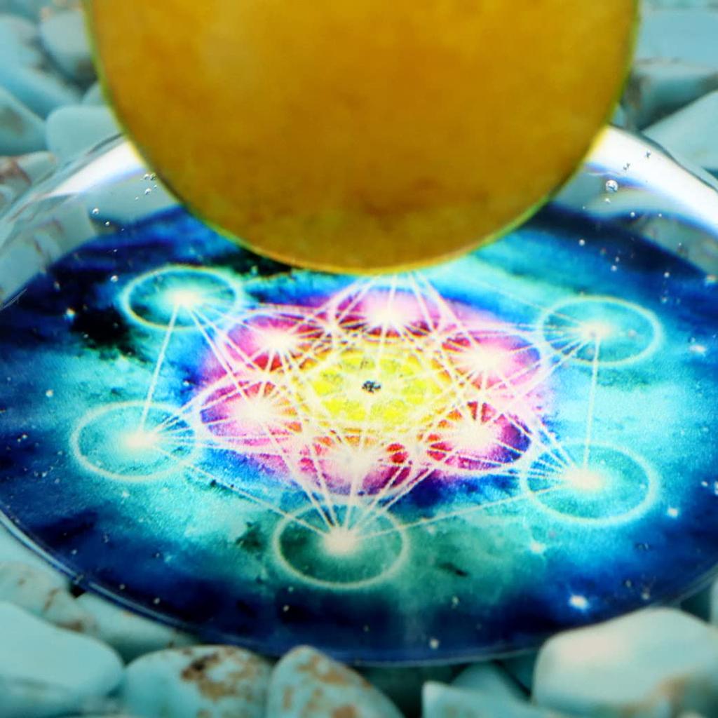 Orgonitová pyramida ozdoba přírodní kámen silový kámen očištění tyrkys tyrkys sazare aragonit kulatá koule hexagram [ZLATÝ KÁMEN]