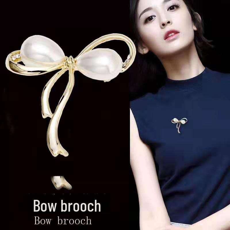 Elegant Women's Pearl & Rhinestone Cartoon Brooch Scarf Buckle with Diamond-Studded Alloy Corsage