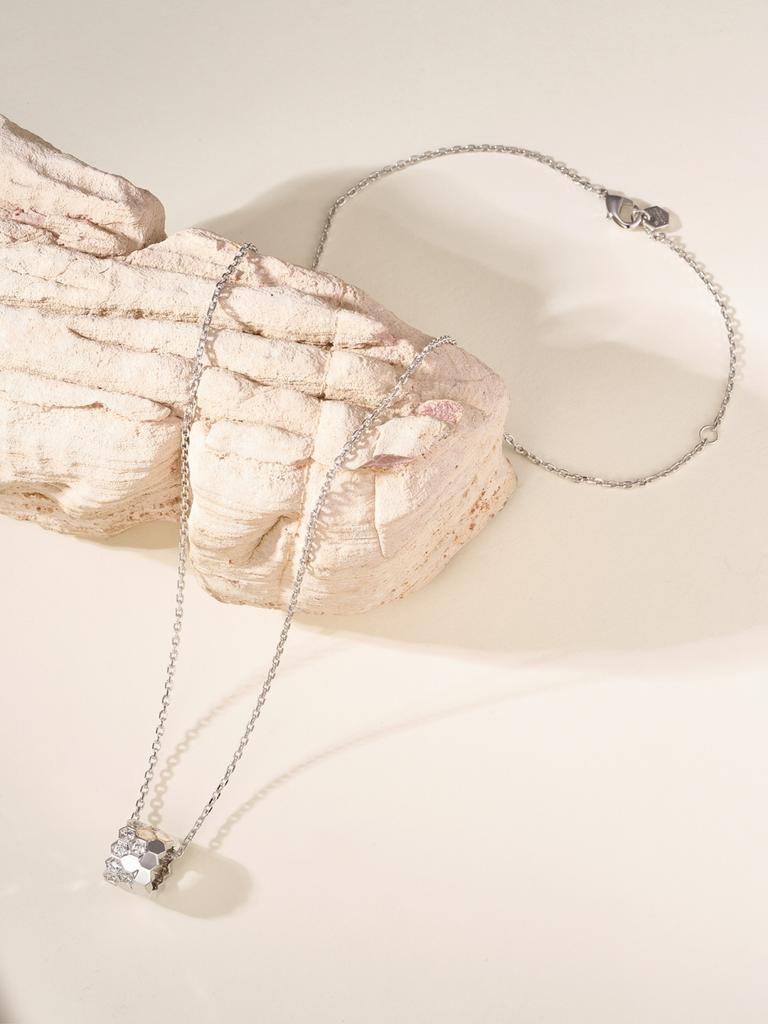 Honeycomb Two-Color Necklace High-quality Color Separation and Electroplating Gifts Women and Men Affordable Luxury