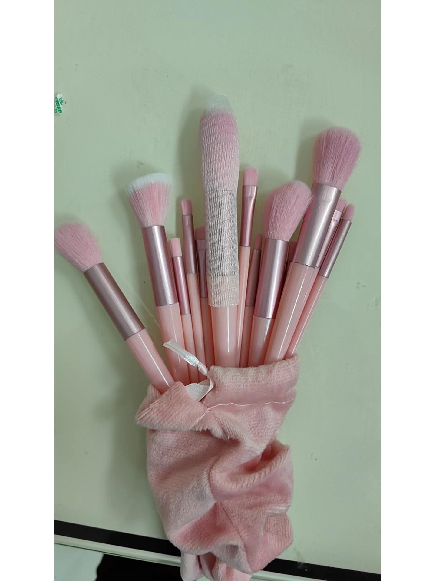 

«Набор из 13 кистей для макияжа Four Seasons Green»: Портативные щетки с мягкой щетиной для начинающих.