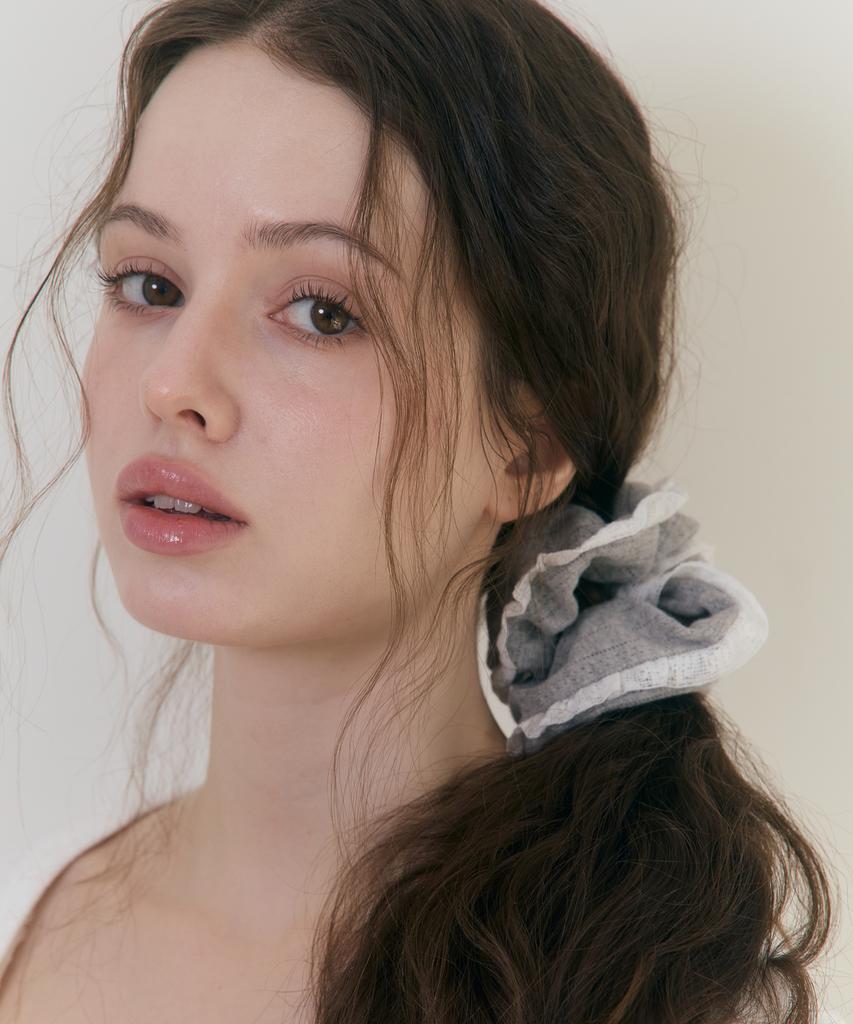 Roseanne Sweet Dreams Scrunchie (Gray)