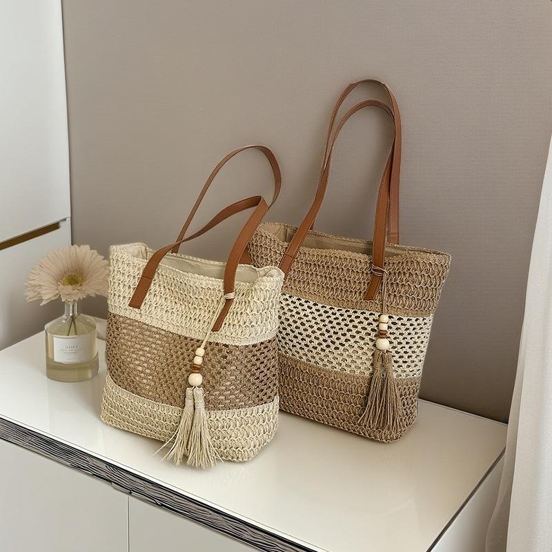 Sac Cabas en Paille pour Femme Grande Capacité Sac à Main en Rotin Tressé Sac de Plage d'Été Sac Bandoulière Couleur Contrastante Décor Pompon