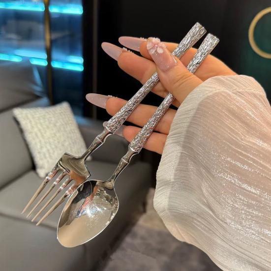 French Style Cutlery 304 Stainless Steel Hammered Texture Tableware Non-Slip Handle Small Waist Design Serrated Knife Sharp Fork Spoon