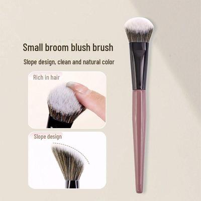 Pennello Blush Liquido e Contouring con Setole Morbide - Design Curvo e Inclinato