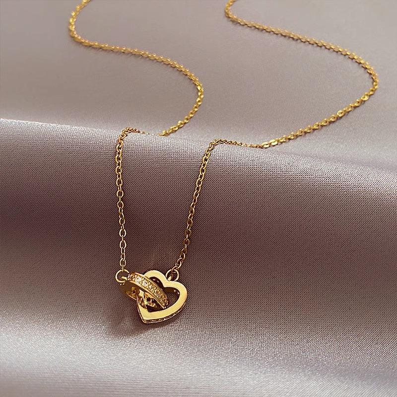 Copper-Plated Gold Heart-to-Heart Necklace: Elegant, Luxurious, Versatile Women's Accessory.