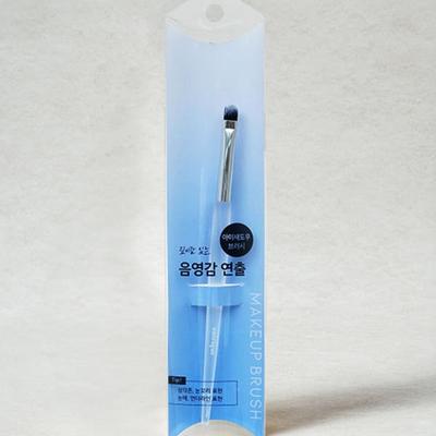 Průhledný trojúhelníkový štětec na oční stíny